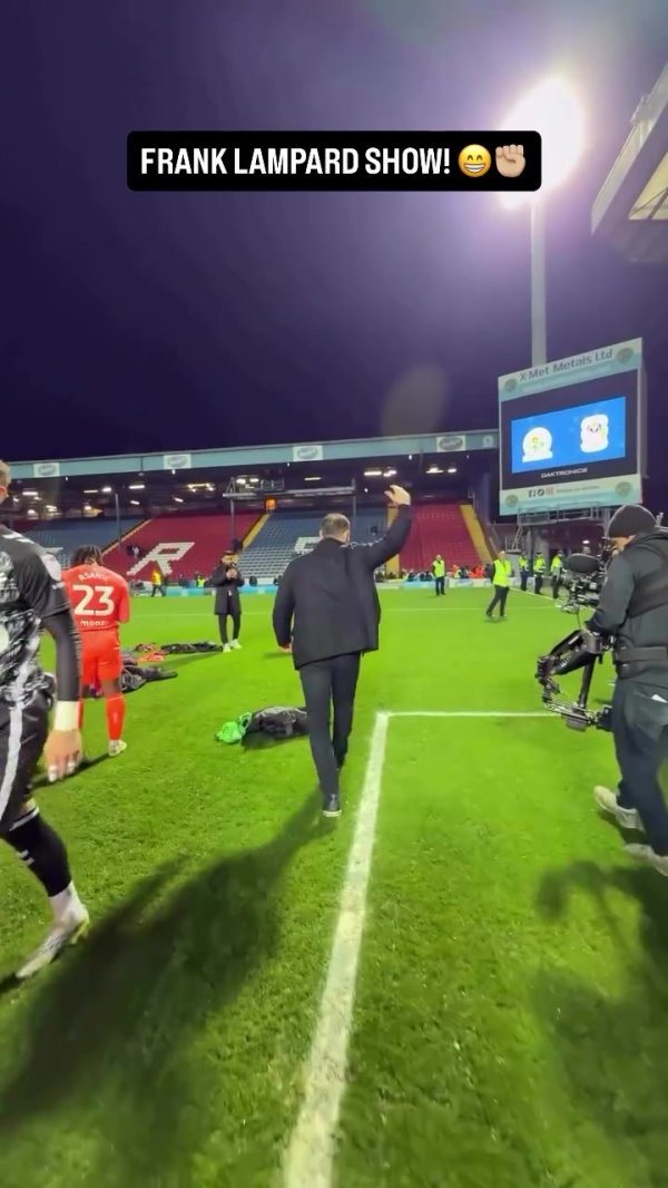 正规合法的股票配资平台 神灯发量堪忧！47岁兰帕德率考文垂时隔25年升级，赛后头发引热议